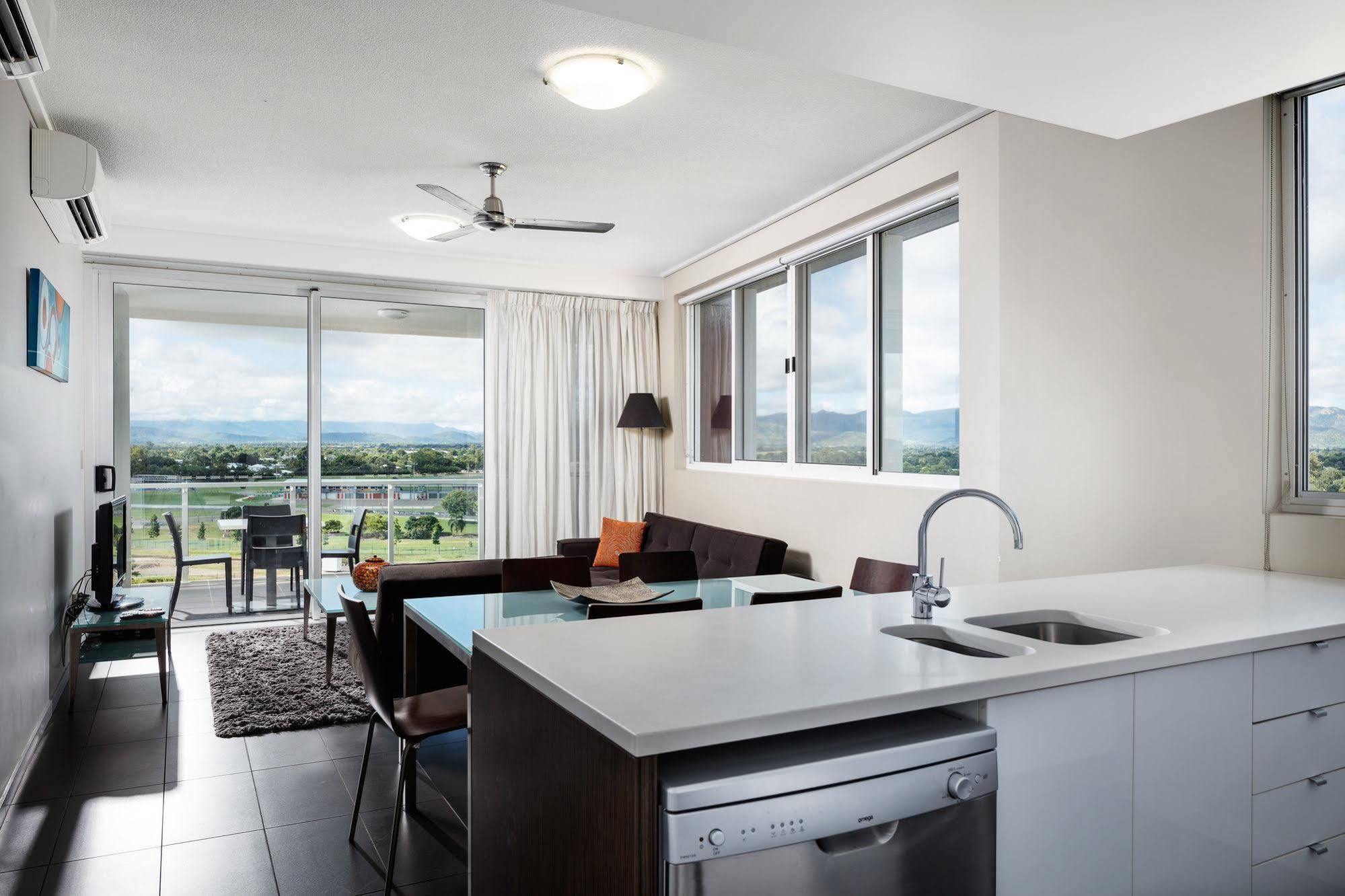 Central Holborn Apartments Townsville Exteriör bild